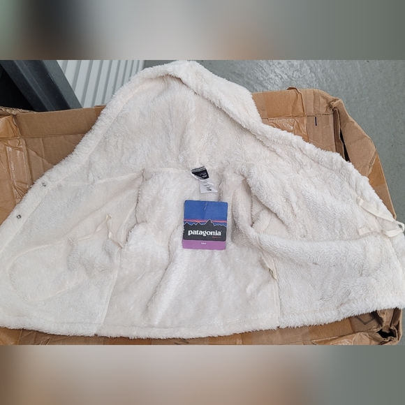 NWT .. Children's Patagonia Plush wrap with snaps & inside Tie .. - Picture 7 of 7